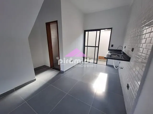 Casa com 150m² 2 quartos e 1 banheiro, à venda, no bairro Jardim das Gaivotas em Caraguatatuba
