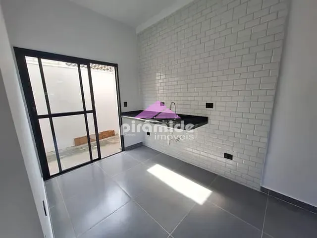 Casa com 150m² 2 quartos e 1 banheiro, à venda, no bairro Jardim das Gaivotas em Caraguatatuba