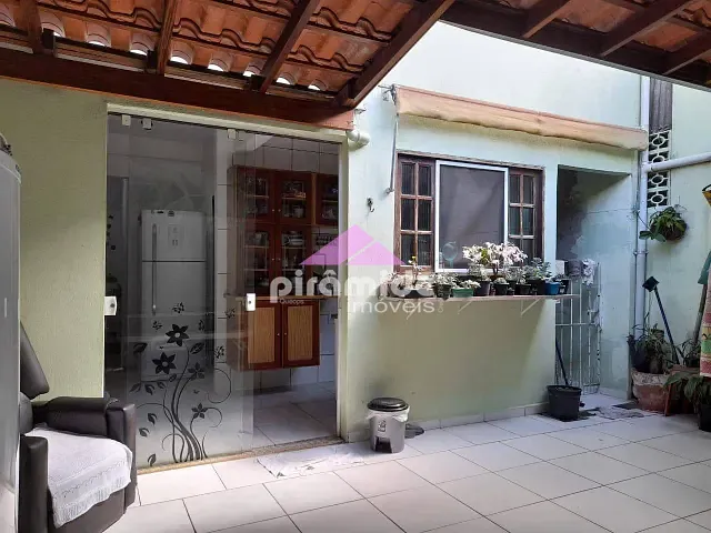 Casa 4 quartos e 3 banheiros, à venda, no bairro Perequê Açu em Ubatuba