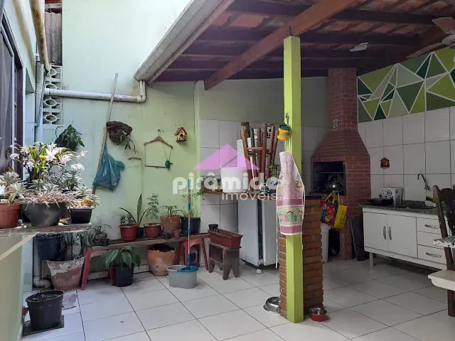 Casa 4 quartos e 3 banheiros, à venda, no bairro Perequê Açu em Ubatuba