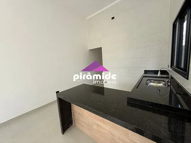 Casa com 150m² 2 quartos e 2 banheiros, à venda, no bairro Golfinho em Caraguatatuba
