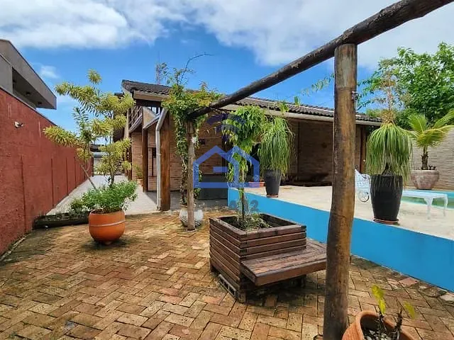 Casa com 402m² 4 quartos e 3 banheiros, à venda, no bairro Massaguaçu em Caraguatatuba