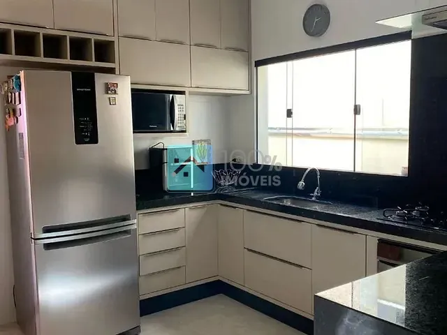 Casa 3 quartos e 4 banheiros, à venda, no bairro Jardim das Indústrias em São José dos Campos