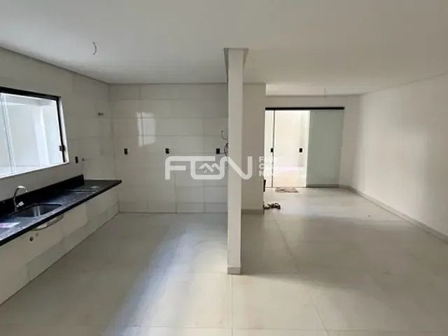 Casa 3 quartos e 2 banheiros, à venda, no bairro Ipitanga em Lauro de Freitas