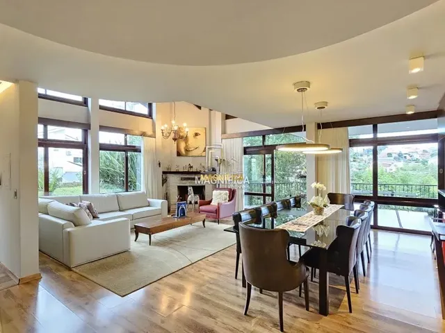 Casa 4 quartos e 9 banheiros, à venda, no bairro Campo Comprido em Curitiba