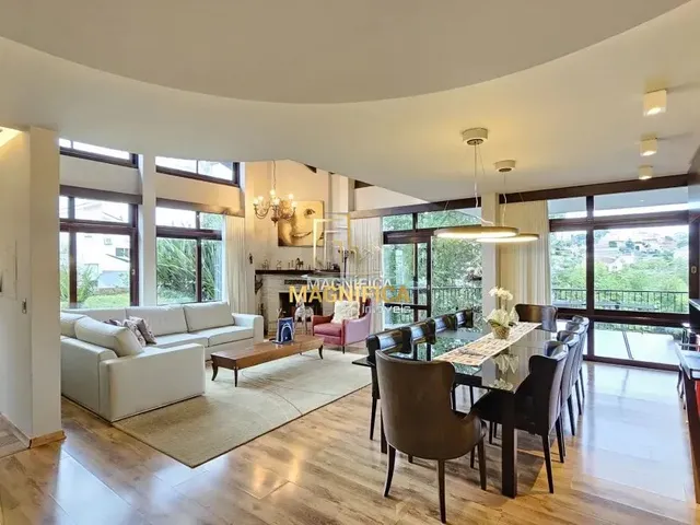 Casa 4 quartos e 5 banheiros, à venda, no bairro Campo Comprido em Curitiba
