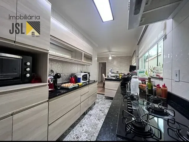 Casa com 250m² 3 quartos e 3 banheiros, à venda, no bairro Jardim Campo Grande em Caçapava