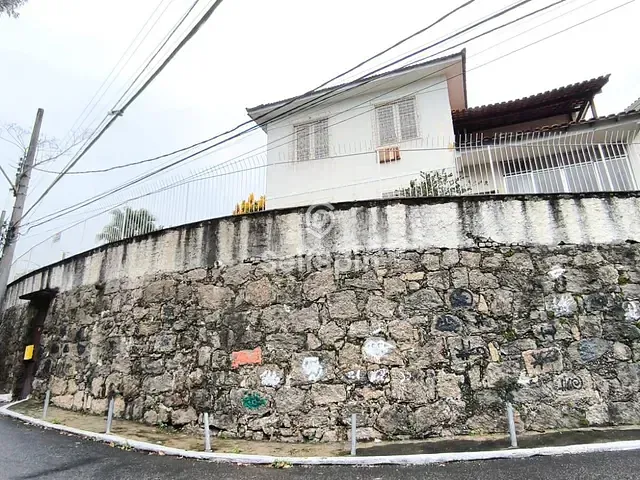 Casa 4 quartos e 2 banheiros, para alugar, no bairro Icaraí em Niterói
