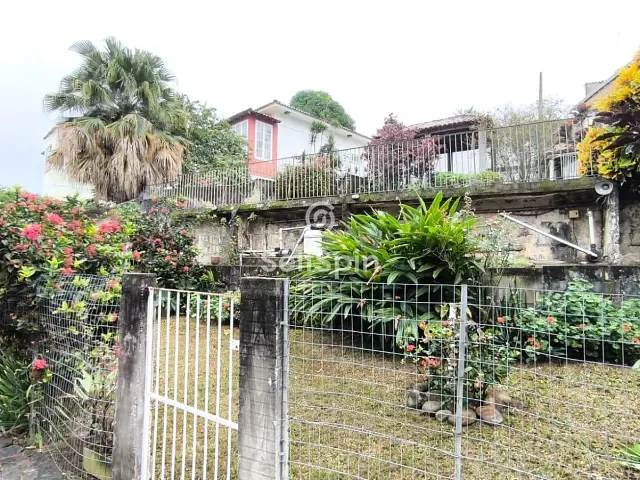 Casa 4 quartos e 2 banheiros, para alugar, no bairro Icaraí em Niterói