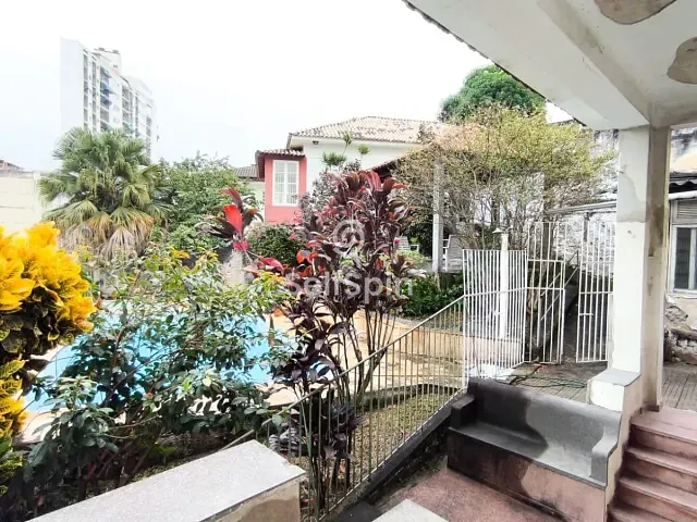 Casa 4 quartos e 2 banheiros, para alugar, no bairro Icaraí em Niterói