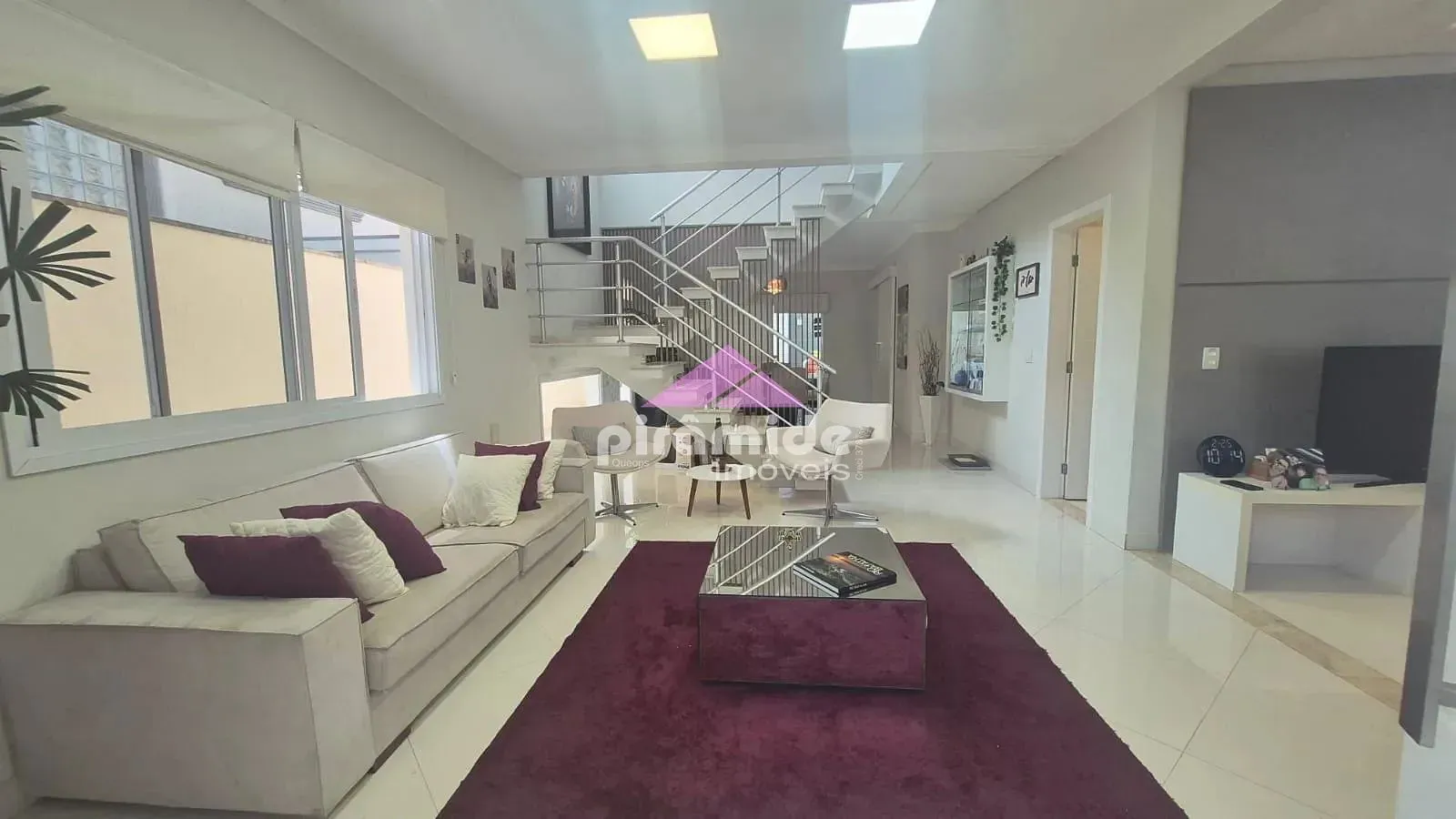 Casa, 4 quartos, 233 m² - Foto 1