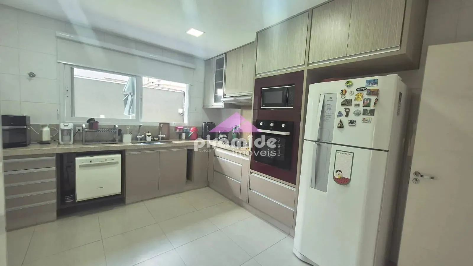 Casa, 4 quartos, 233 m² - Foto 9
