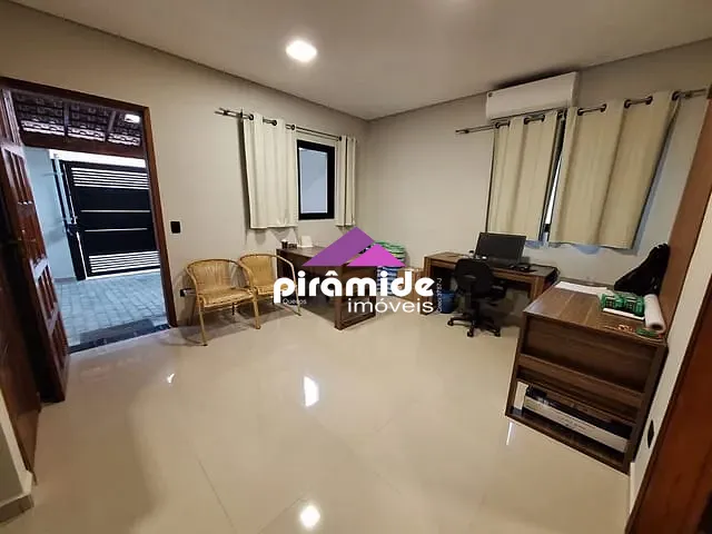 Casa com 90m² 2 quartos e 2 banheiros, à venda, no bairro Centro em Caraguatatuba