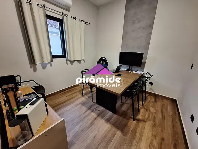 Casa com 90m² 2 quartos e 2 banheiros, à venda, no bairro Centro em Caraguatatuba