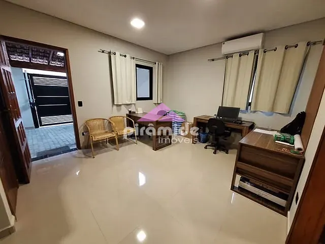 Casa com 90m² 2 quartos e 2 banheiros, à venda, no bairro Centro em Caraguatatuba