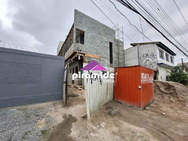 Casa com 29m² 1 quarto e 1 banheiro, para alugar, no bairro Jardim Britânia em Caraguatatuba