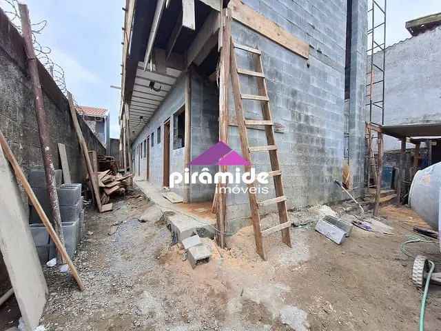 Casa com 29m² 1 quarto e 1 banheiro, para alugar, no bairro Jardim Britânia em Caraguatatuba