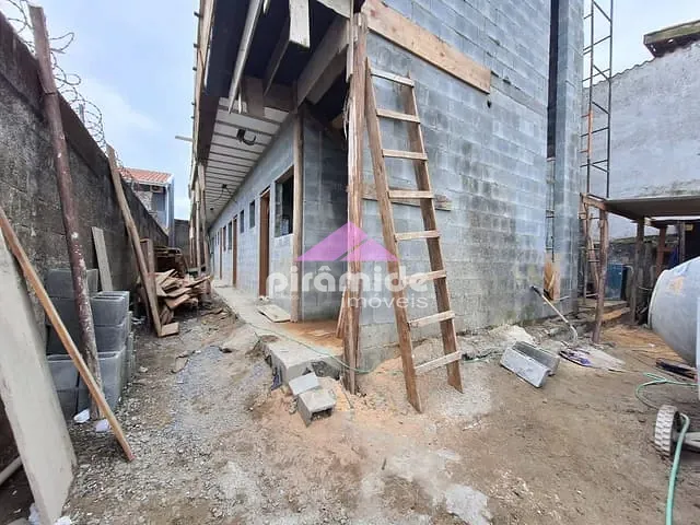 Casa com 29m² 1 quarto e 1 banheiro, para alugar, no bairro Jardim Britânia em Caraguatatuba