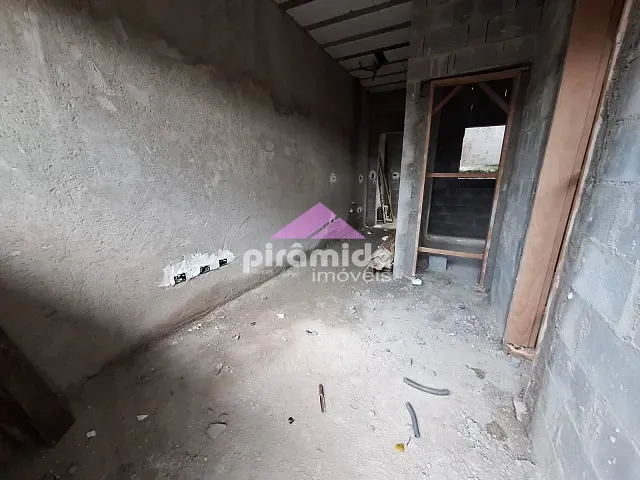 Casa com 29m² 1 quarto e 1 banheiro, para alugar, no bairro Jardim Britânia em Caraguatatuba
