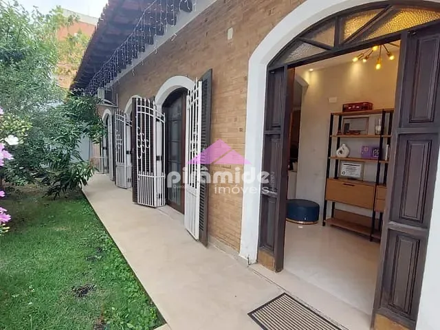 Casa com 600m², à venda, no bairro Jardim Pereira do Amparo em Jacareí