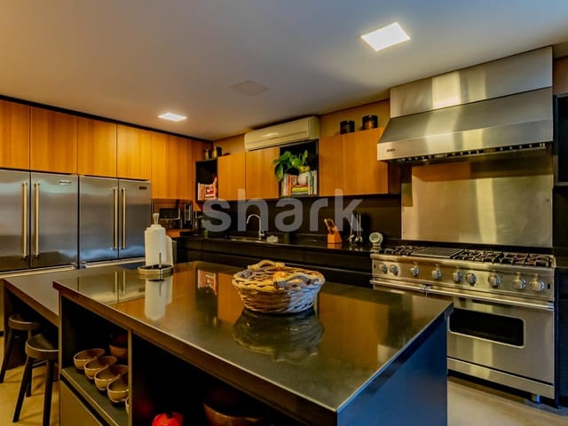 Casa com 2500m² 6 quartos e 9 banheiros, à venda, no bairro Centro em Monte Mor