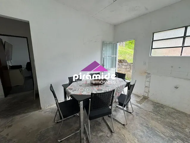 Casa com 408m² 3 quartos e 2 banheiros, à venda, no bairro Cantagalo em Caraguatatuba