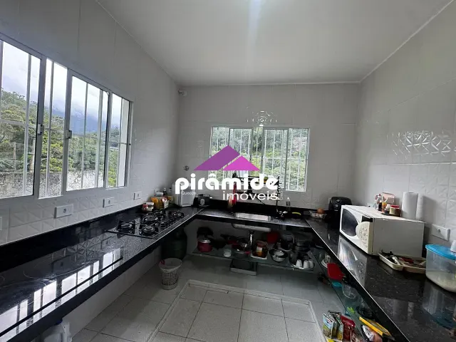Casa com 408m² 3 quartos e 2 banheiros, à venda, no bairro Cantagalo em Caraguatatuba