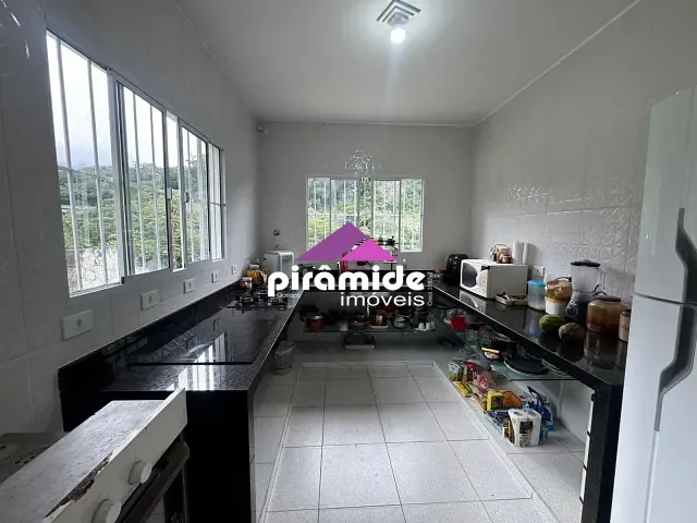 Casa com 408m² 3 quartos e 2 banheiros, à venda, no bairro Cantagalo em Caraguatatuba