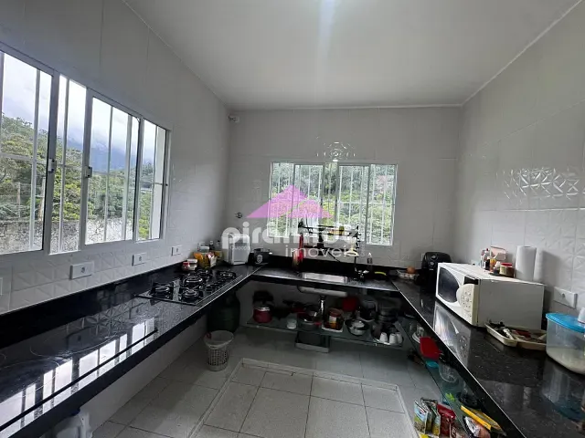 Casa com 408m² 3 quartos e 2 banheiros, à venda, no bairro Cantagalo em Caraguatatuba