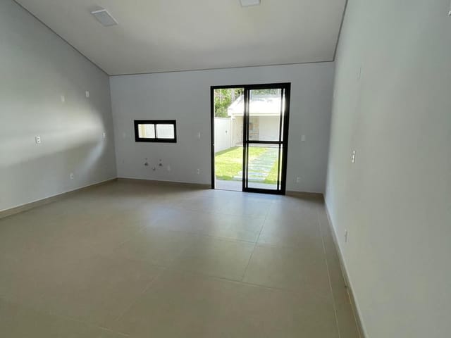 Casa 2 quartos e 2 banheiros, à venda, no bairro São João do Rio Vermelho em Florianópolis