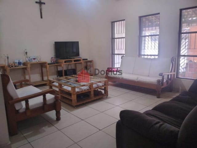 Casa com 300m², à venda, no bairro Jardim Rosely em Pindamonhangaba