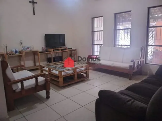 Casa com 300m², à venda, no bairro Jardim Rosely em Pindamonhangaba