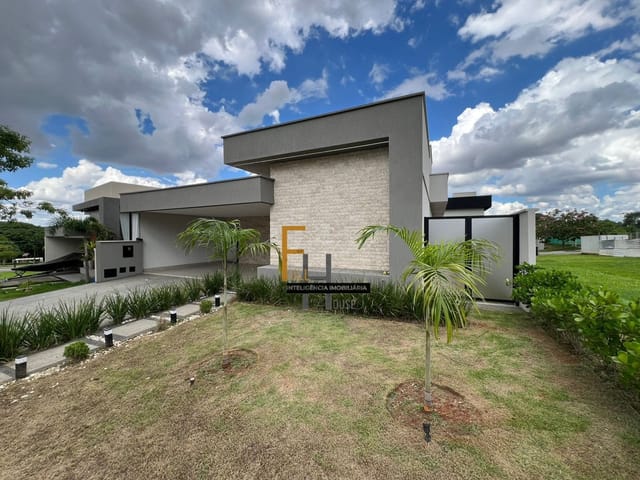 Casa com 338m² 3 quartos e 4 banheiros, à venda, no bairro Parqville Pinheiros em Aparecida de Goiânia
