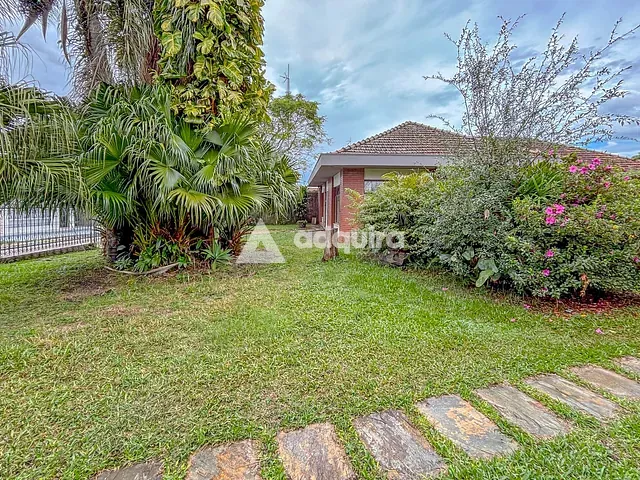 Casa com 917m², para alugar, no bairro Centro em Ponta Grossa