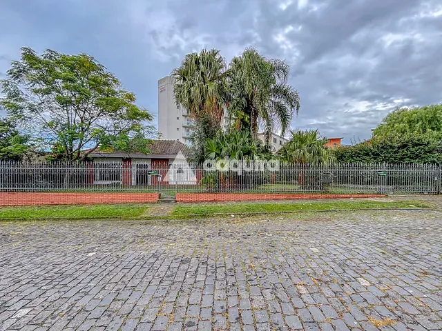 Casa com 917m², para alugar, no bairro Centro em Ponta Grossa