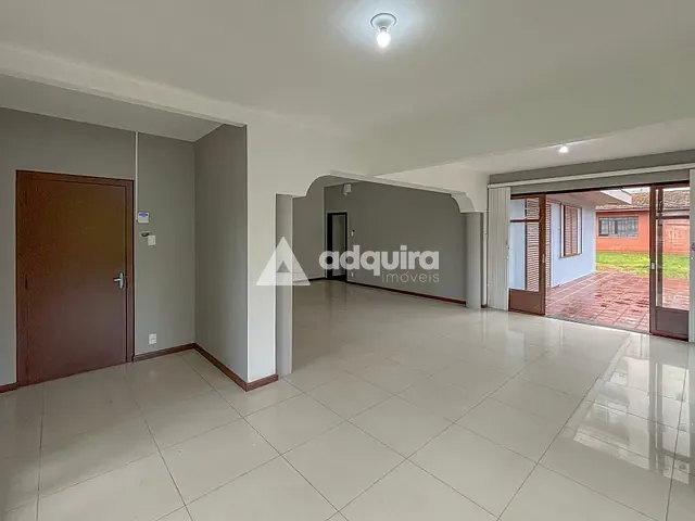 Casa com 917m², para alugar, no bairro Centro em Ponta Grossa