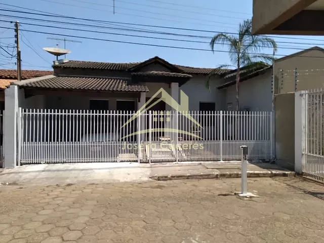 Casa com 505m² 4 quartos e 7 banheiros, à venda, no bairro Boa Esperança em Cuiabá