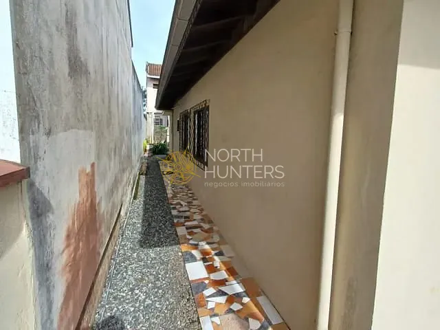 Casa com 360m² 4 quartos e 1 banheiro, à venda, no bairro Jardim Iririú em Joinville