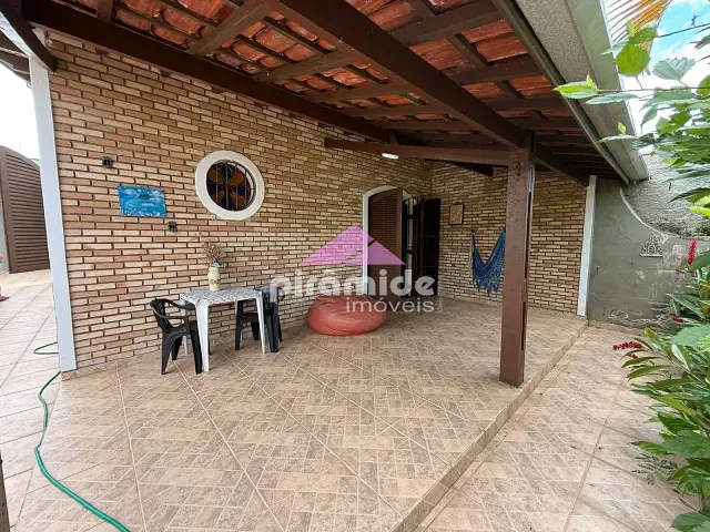 Casa com 216m² 3 quartos e 2 banheiros, para alugar, no bairro Porto Novo em Caraguatatuba