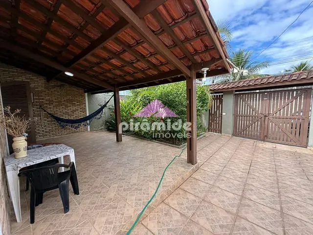 Casa com 216m² 3 quartos e 2 banheiros, para alugar, no bairro Porto Novo em Caraguatatuba
