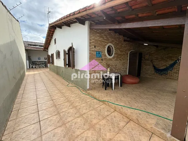 Casa com 216m² 3 quartos e 2 banheiros, para alugar, no bairro Porto Novo em Caraguatatuba