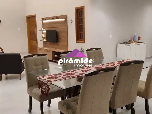 Casa com 540m² 4 quartos e 3 banheiros, à venda, no bairro Piedade em Caçapava