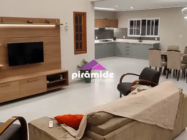 Casa com 540m² 4 quartos e 3 banheiros, à venda, no bairro Piedade em Caçapava