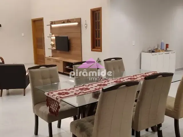 Casa com 540m² 4 quartos e 3 banheiros, à venda, no bairro Piedade em Caçapava
