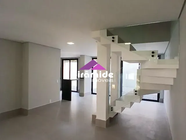 Casa 5 quartos e 4 banheiros, à venda, no bairro Camburi em São Sebastião