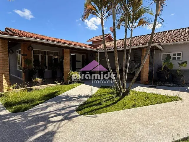 Casa com 1148m² 3 quartos e 4 banheiros, à venda, no bairro Lambari em Guararema