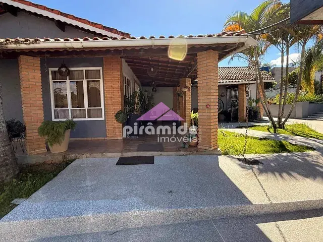 Casa com 1148m² 3 quartos e 4 banheiros, à venda, no bairro Lambari em Guararema
