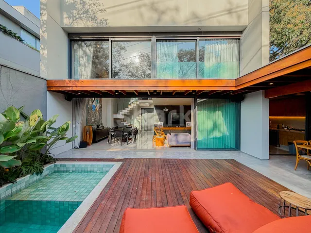 Casa com 300m² 4 quartos e 6 banheiros, à venda, no bairro Jardim Guedala em São Paulo