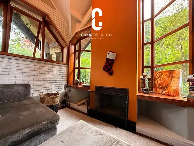 Casa com 300m² 3 quartos e 4 banheiros, à venda, no bairro Imbiry em Campos do Jordão