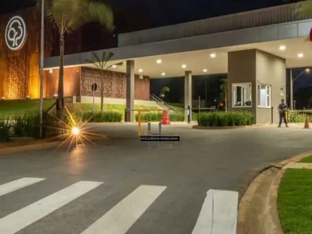 Casa com 305m² 3 quartos e 4 banheiros, à venda, no bairro Parqville Pinheiros em Aparecida de Goiânia